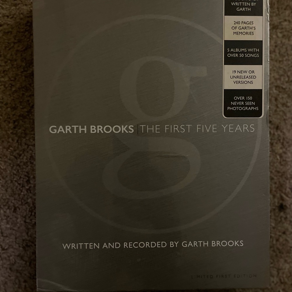Garth Brooks - Picture 3 of 5